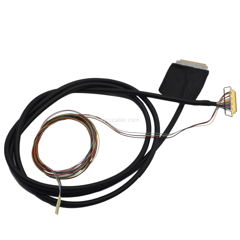 20846-040T-01 Penuh berselindung dengan kunci mekanis Cocok untuk transfer data kecepatan tinggi (20 Gbps/lane)
