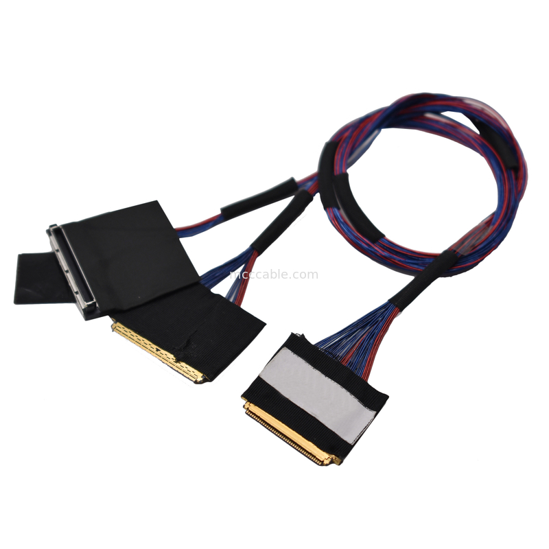 20846-040T-01 Penuh berselindung dengan kunci mekanis Cocok untuk transfer data kecepatan tinggi (20 Gbps/lane)